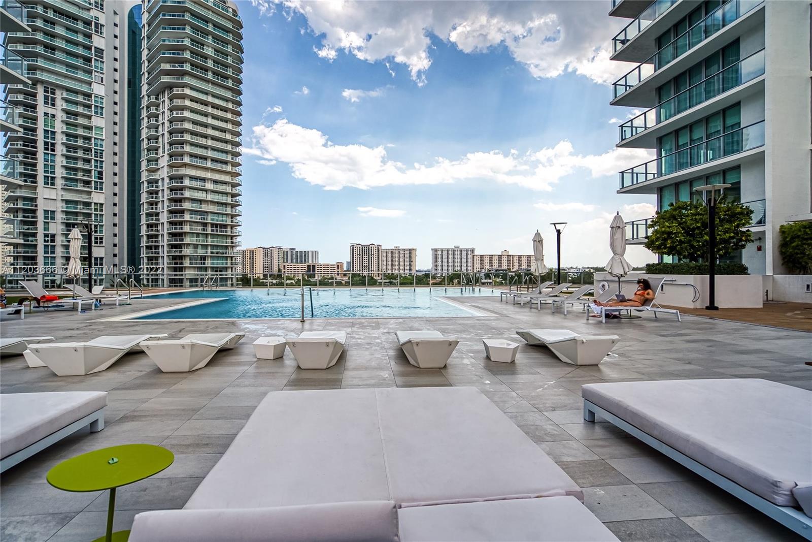 See details 330 3 / 4 1892 sq. ft. $ 2025-08-25 0 Photo