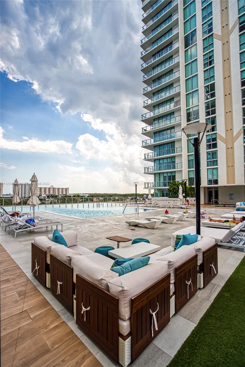 See details 330 3 / 4 1892 sq. ft. $ 2025-08-25 0 Photo