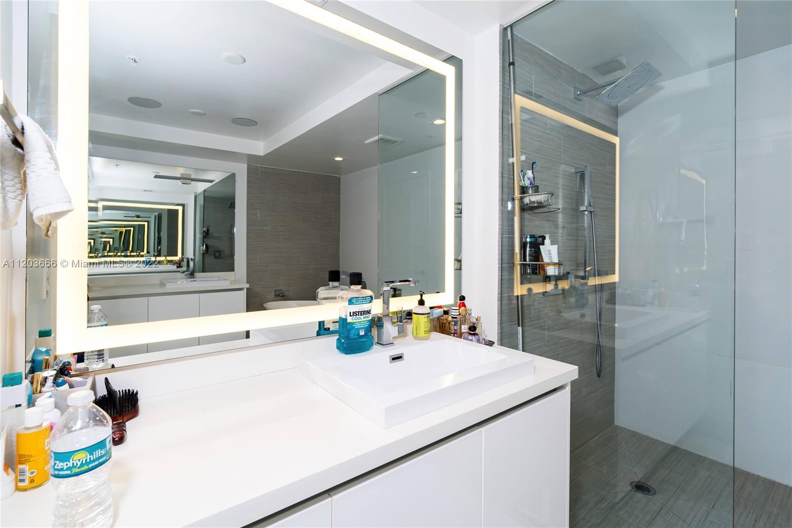 See details 330 3 / 4 1892 sq. ft. $ 2025-08-25 0 Photo