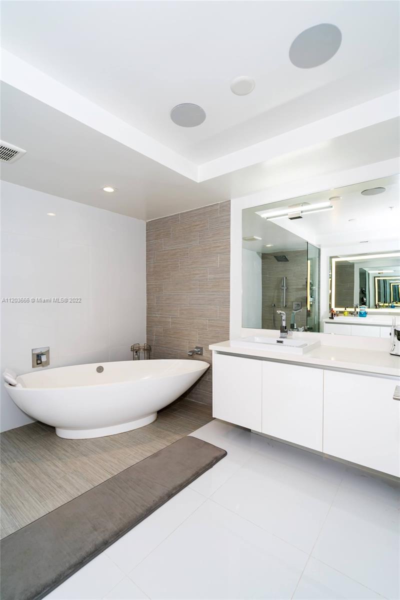 See details 330 3 / 4 1892 sq. ft. $ 2025-08-25 0 Photo