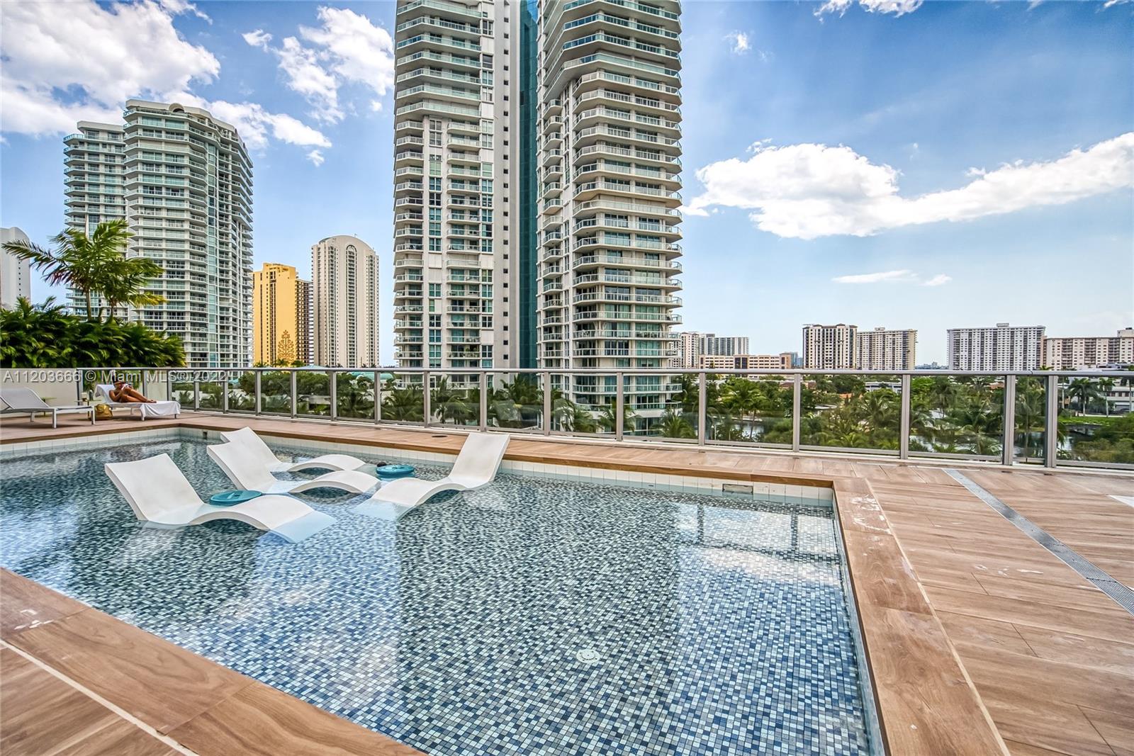 See details 330 3 / 4 1892 sq. ft. $ 2025-08-25 0 Photo