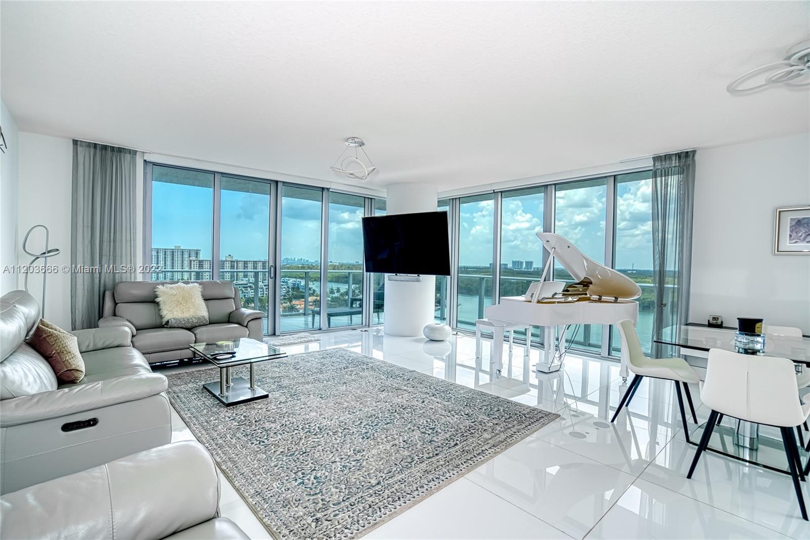 See details 330 3 / 4 1892 sq. ft. $ 2025-08-25 0 Photo