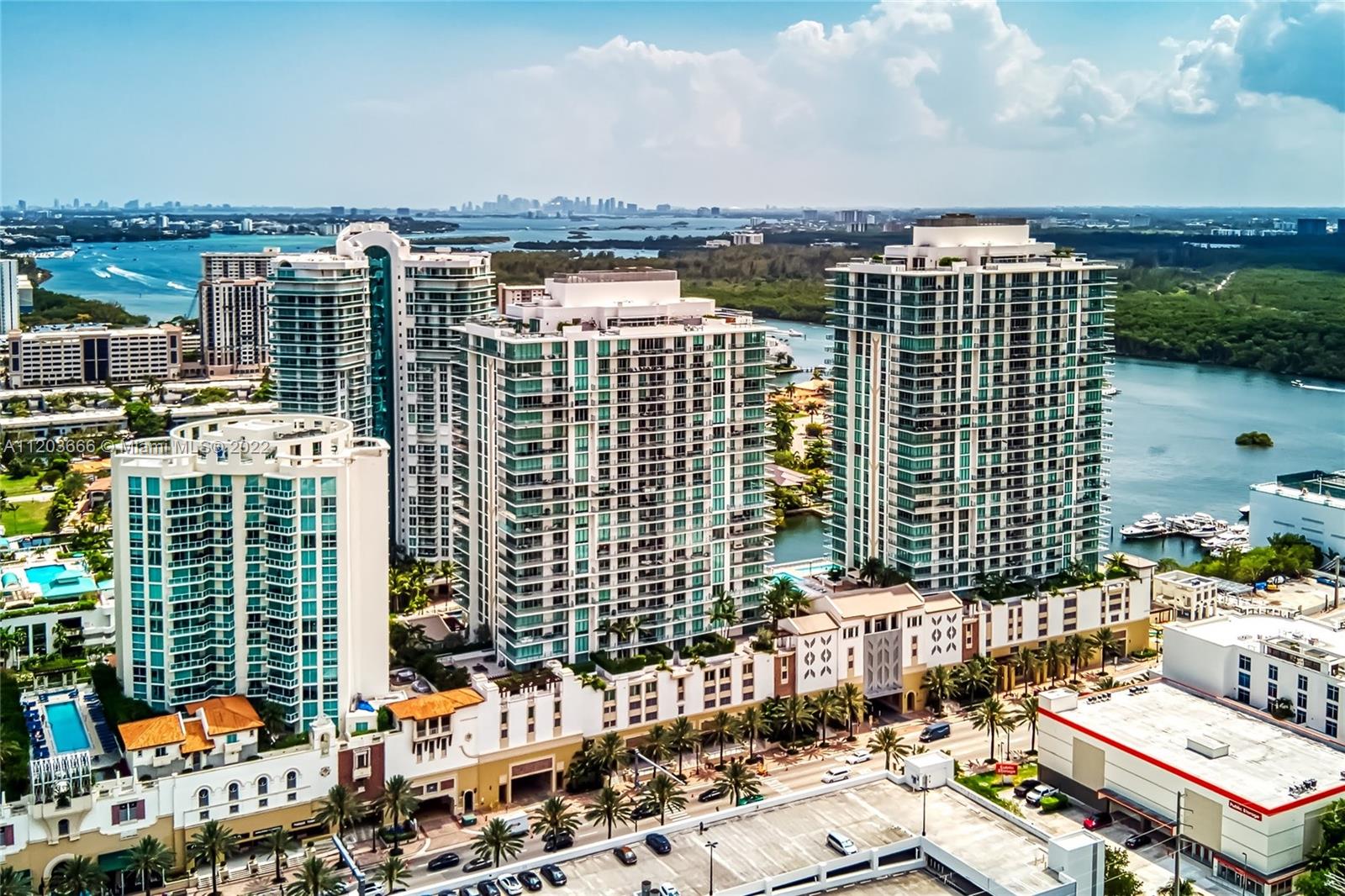 See details 330 3 / 4 1892 sq. ft. $ 2025-08-25 0 Photo