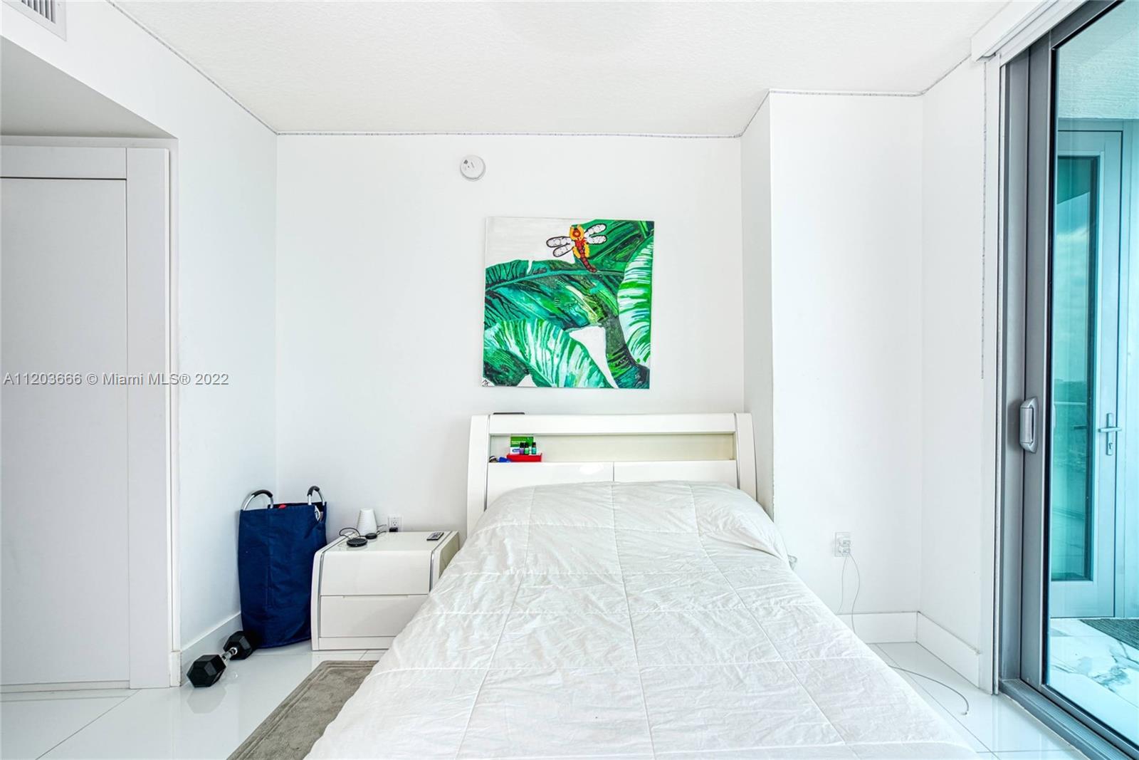 See details 330 3 / 4 1892 sq. ft. $ 2025-08-25 0 Photo