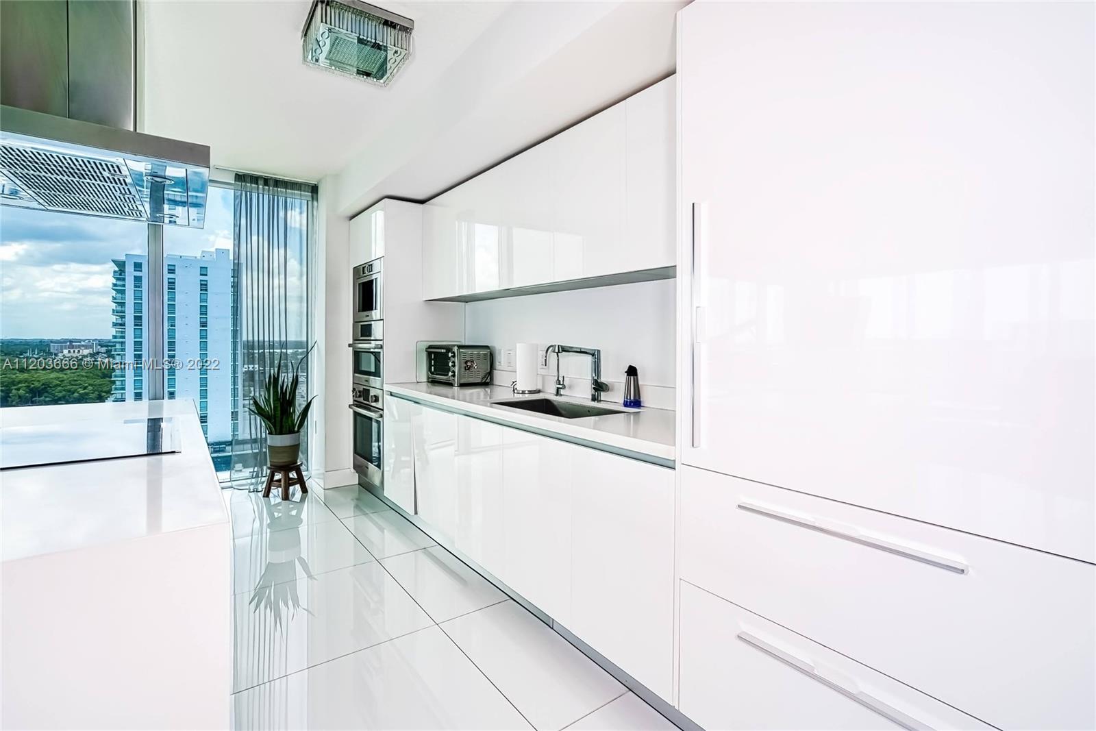 See details 330 3 / 4 1892 sq. ft. $ 2025-08-25 0 Photo
