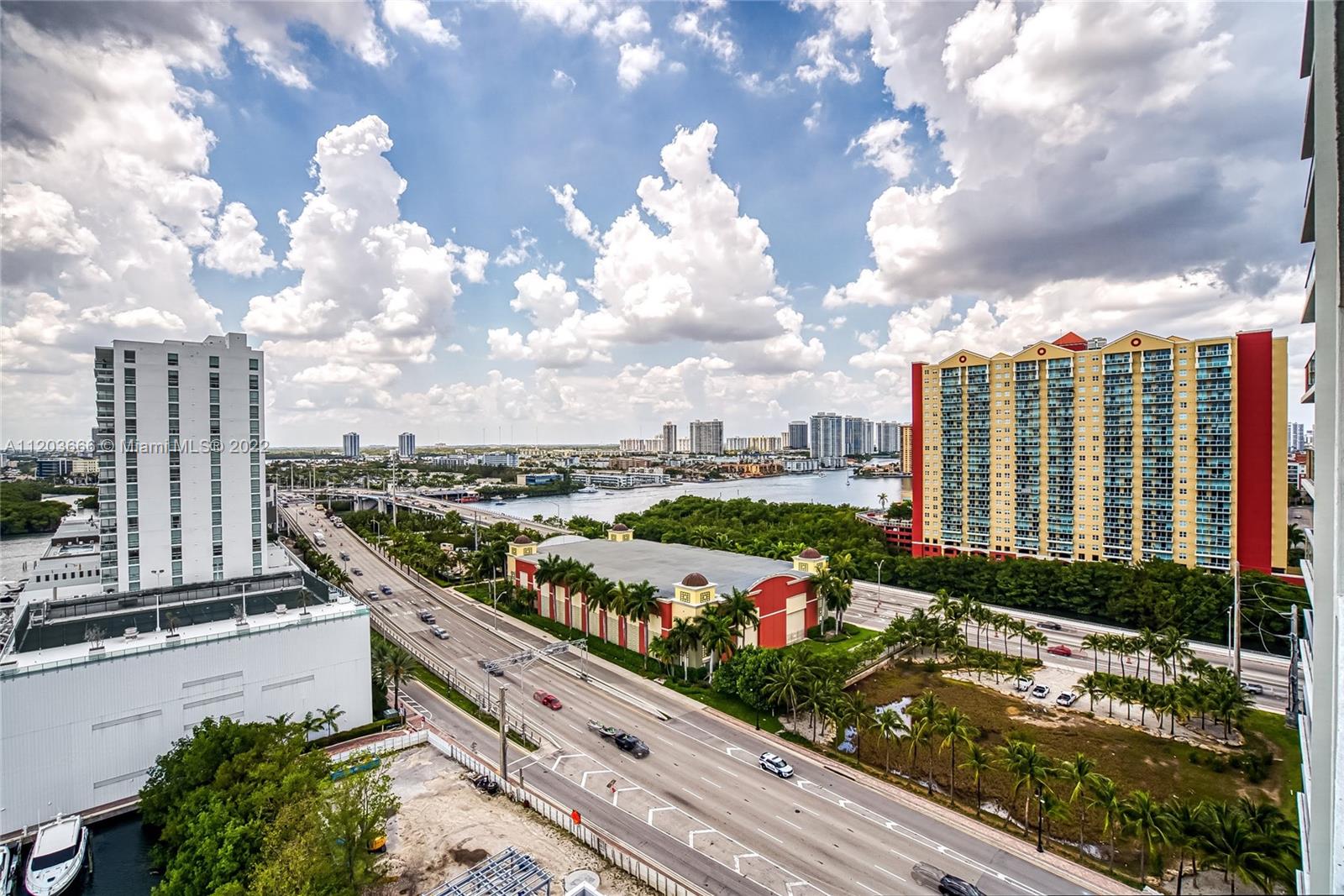 See details 330 3 / 4 1892 sq. ft. $ 2025-08-25 0 Photo