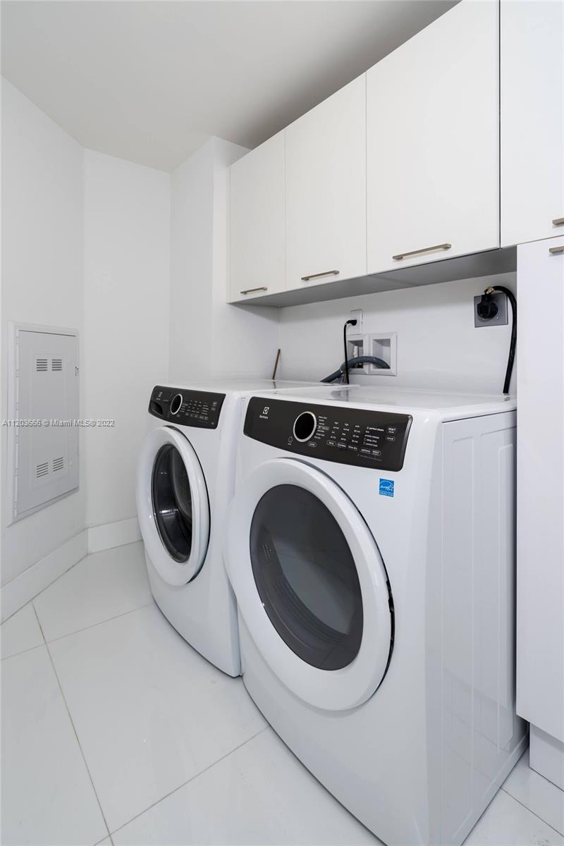 See details 330 3 / 4 1892 sq. ft. $ 2025-08-25 0 Photo
