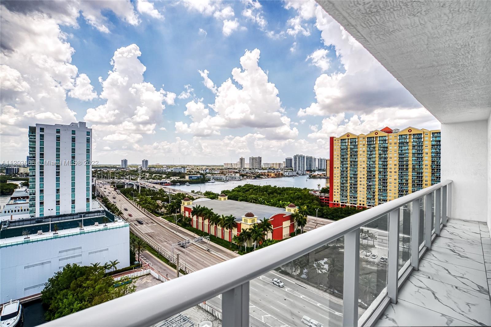 See details 330 3 / 4 1892 sq. ft. $ 2025-08-25 0 Photo