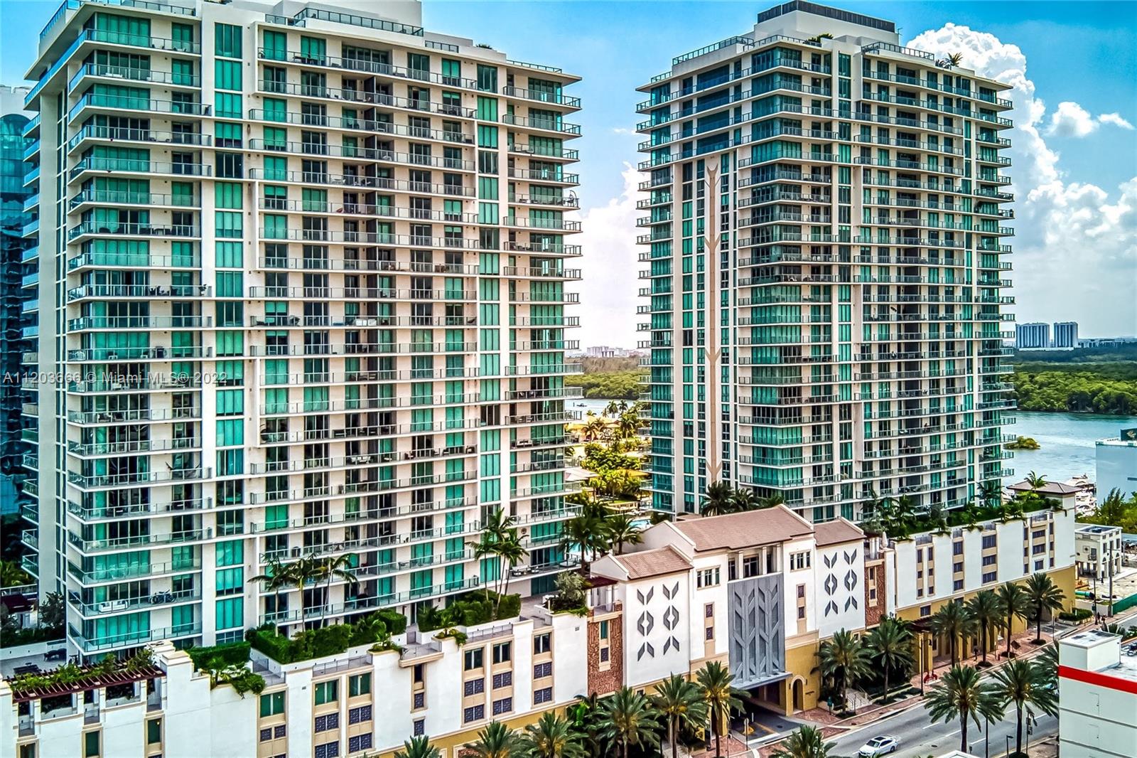 See details 330 3 / 4 1892 sq. ft. $ 2025-08-25 0 Photo