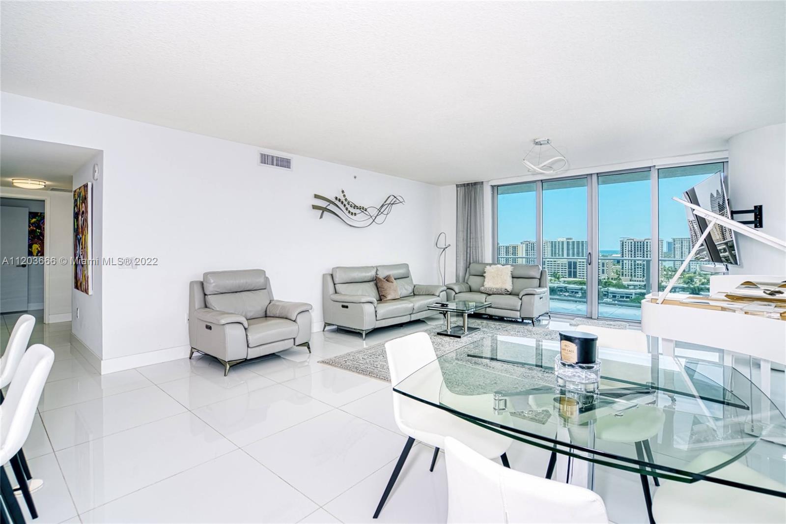 See details 330 3 / 4 1892 sq. ft. $ 2025-08-25 0 Photo