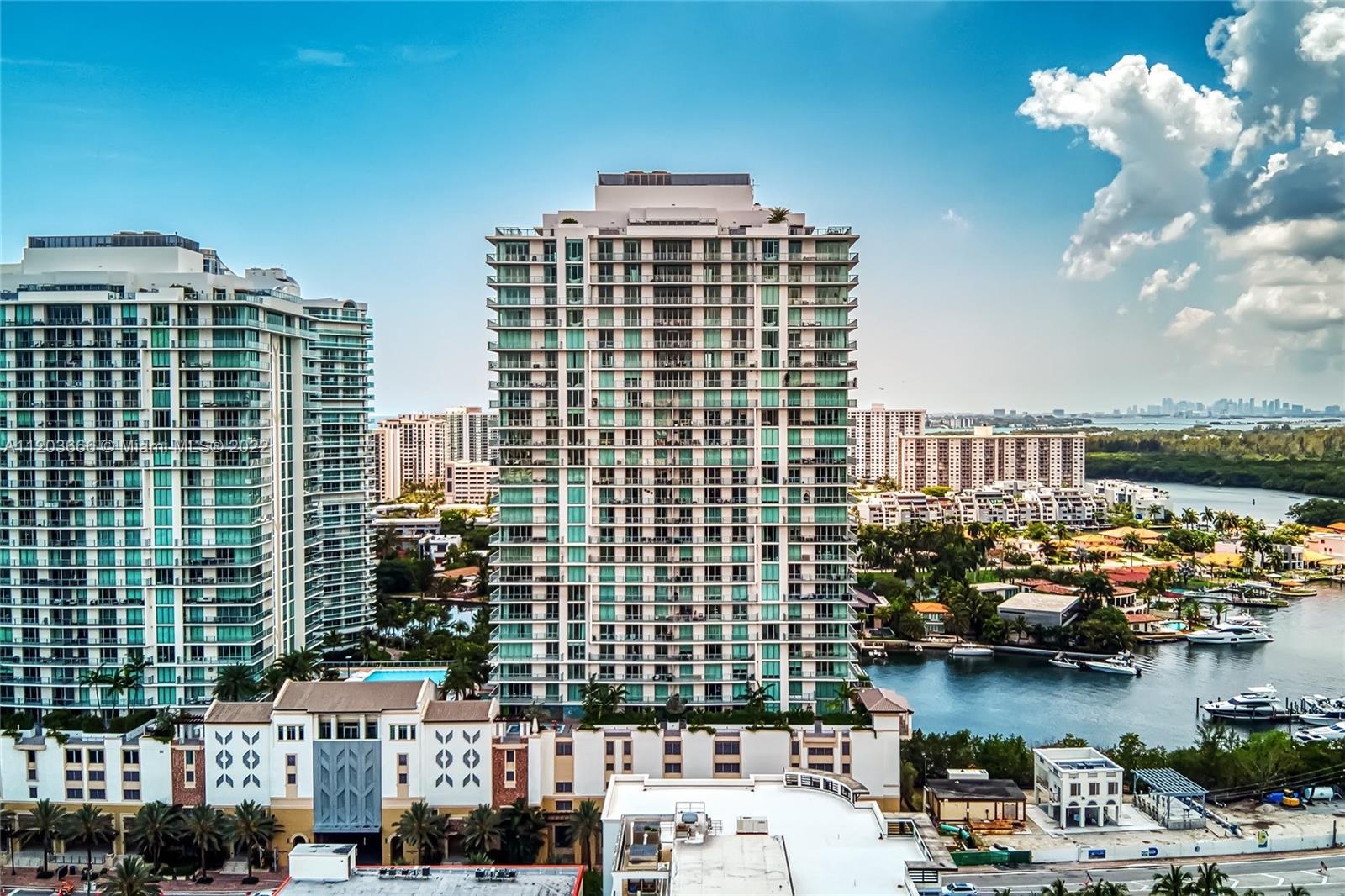 See details 330 3 / 4 1892 sq. ft. $ 2025-08-25 0 Photo