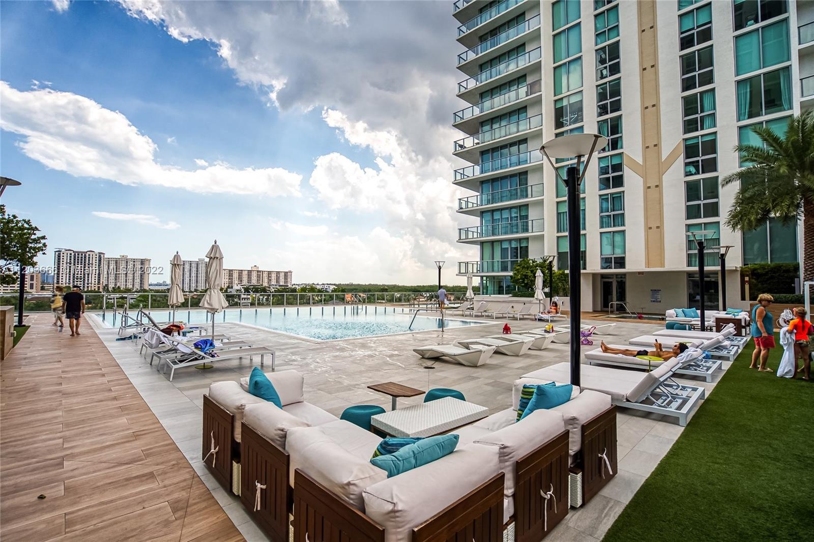 See details 330 3 / 4 1892 sq. ft. $ 2025-08-25 0 Photo