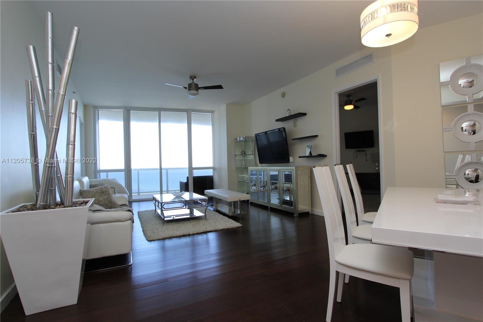 Ver detalles 903 3 / 3 1962 sq. ft. $ 2022-05-27 0 foto
