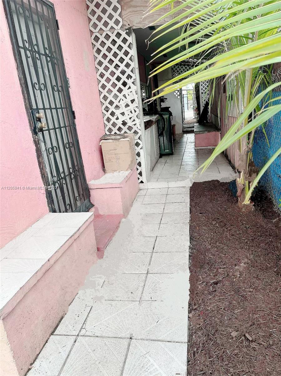See details / 1960 sq. ft. $ 2022-07-06 0 Photo