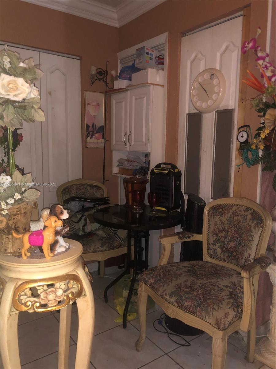 See details / 1960 sq. ft. $ 2022-07-06 0 Photo