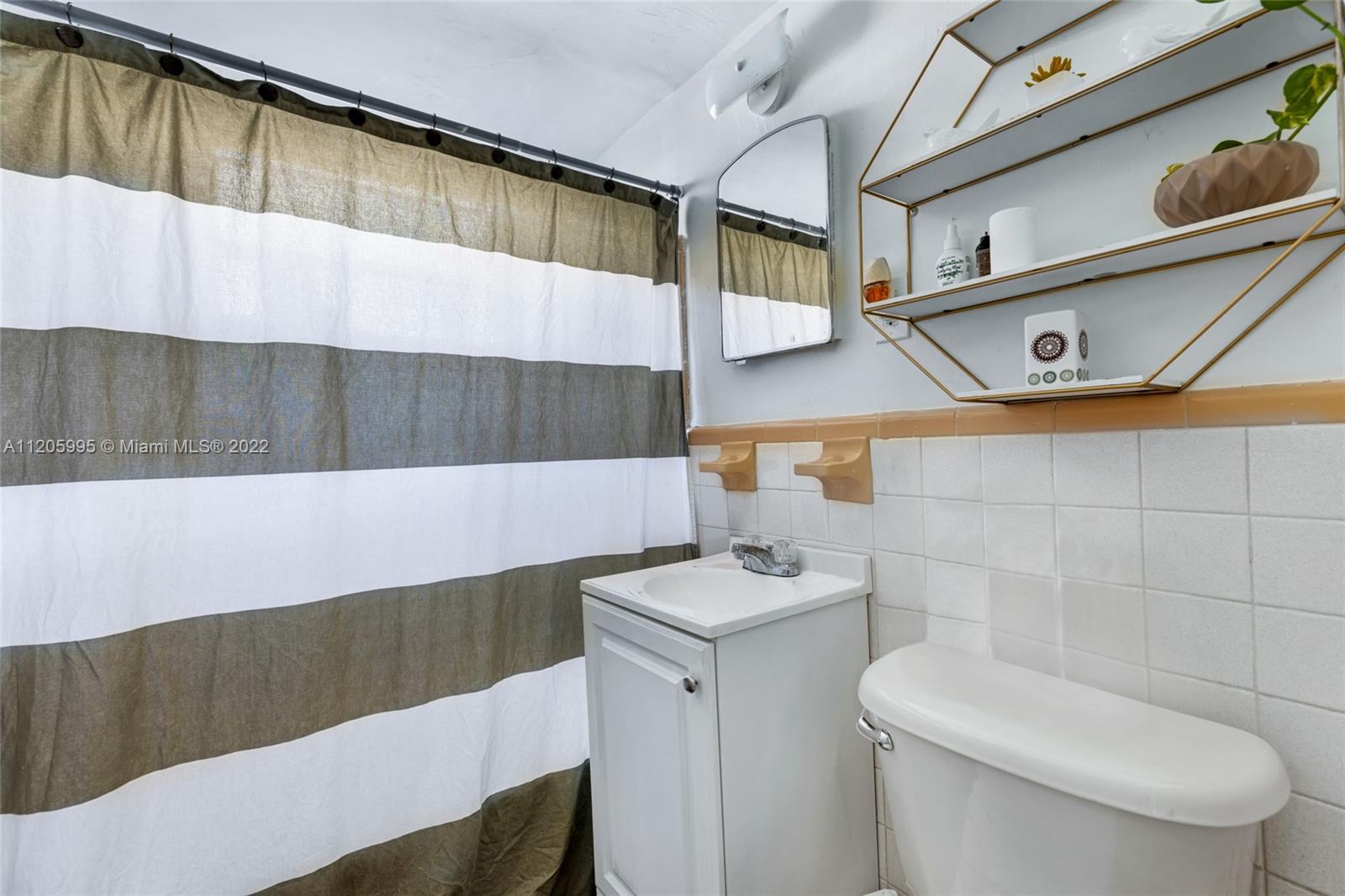 See details / sq. ft. $ 2022-05-17 0 Photo