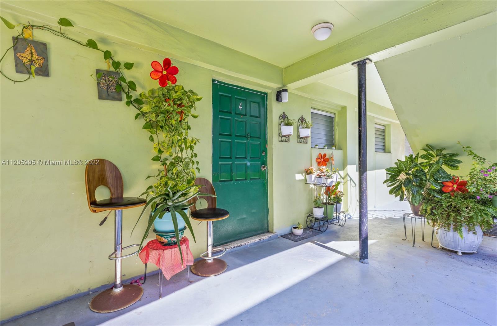 See details / sq. ft. $ 2022-05-17 0 Photo