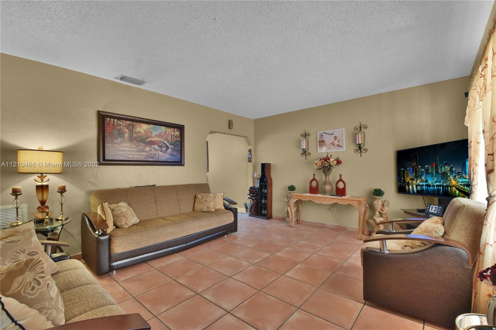 See details / 2432 sq. ft. $ 2022-05-22 0 Photo