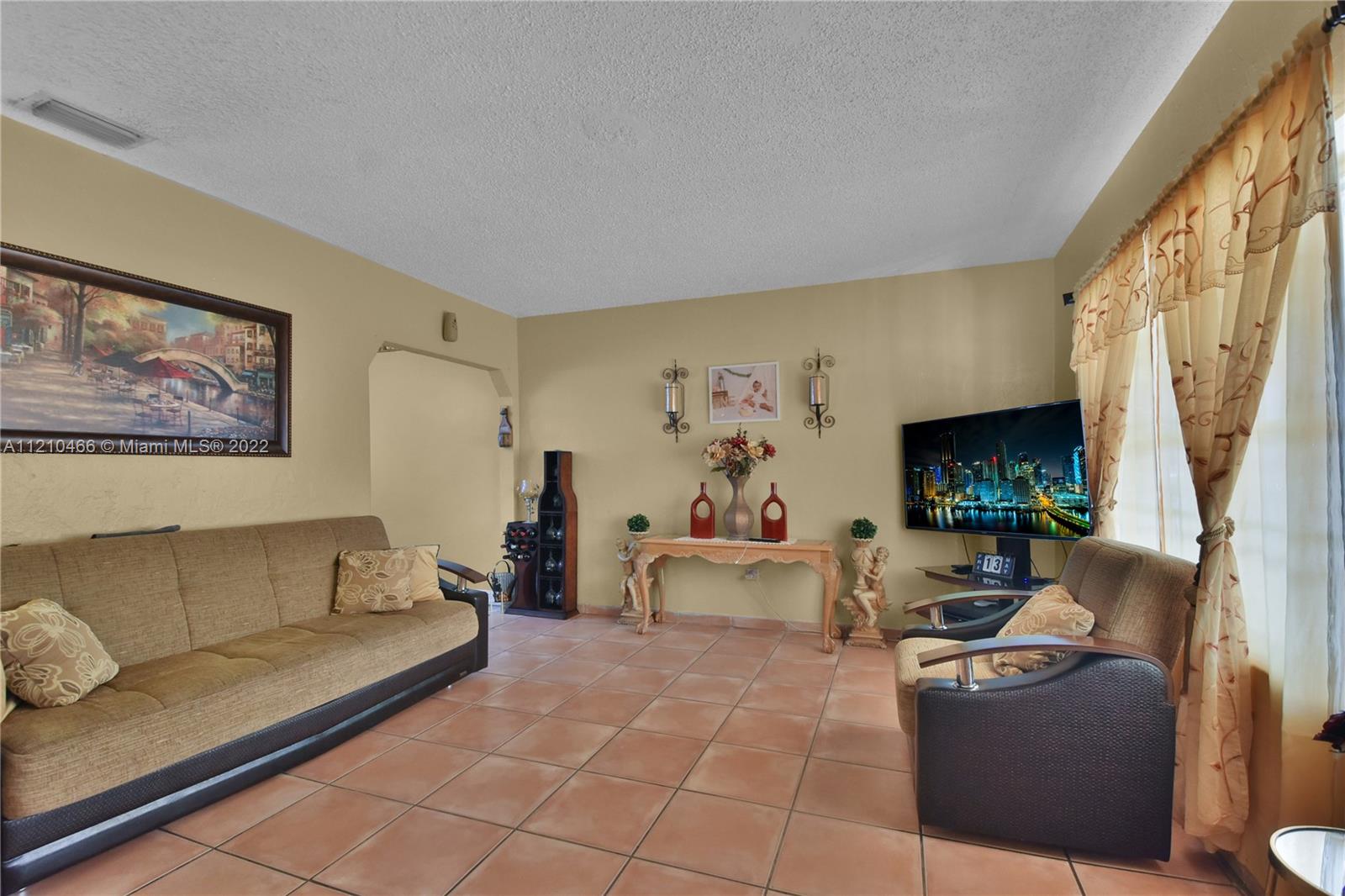 See details / 2432 sq. ft. $ 2022-05-22 0 Photo