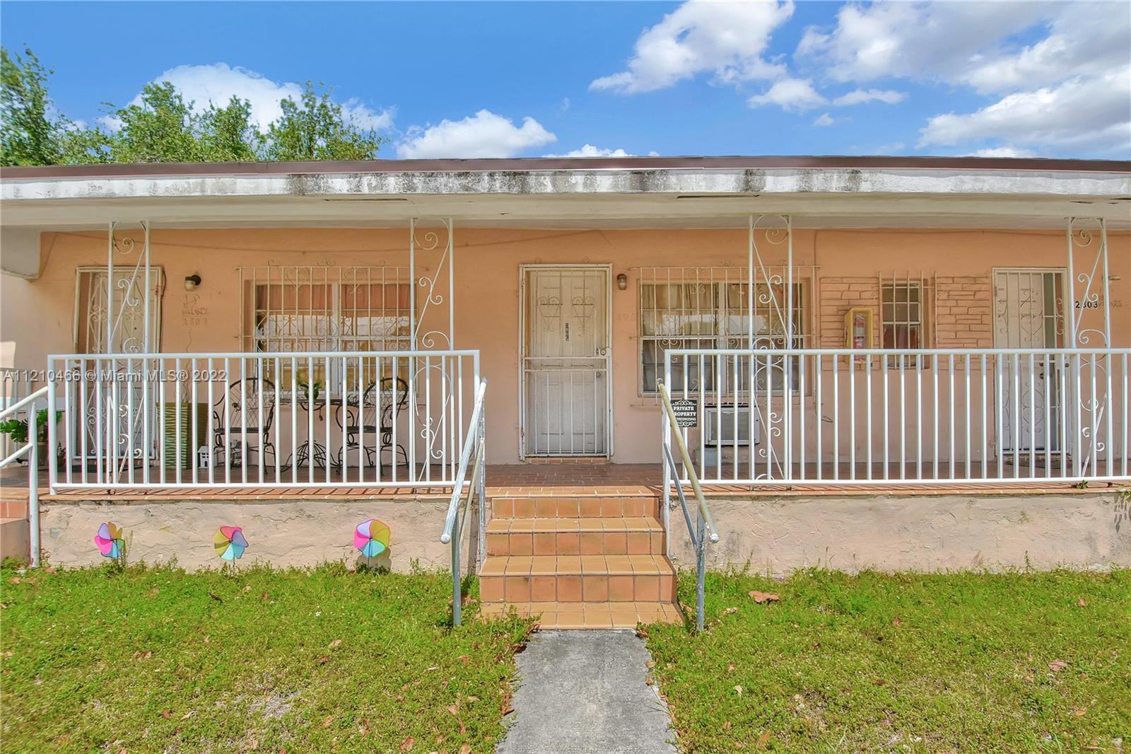 See details / 2432 sq. ft. $ 2022-05-22 0 Photo