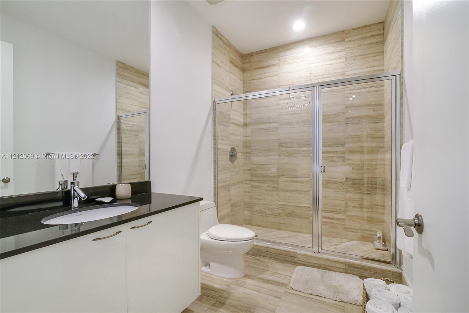 Ver detalles 3907 3 / 3 2106 sq. ft. $ 2022-07-06 0 foto