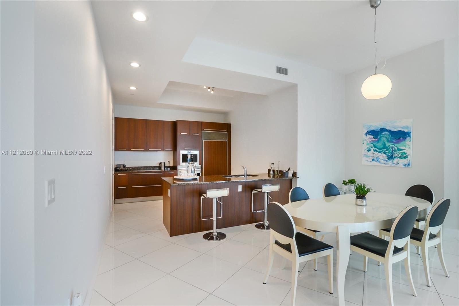 Ver detalles 3907 3 / 3 2106 sq. ft. $ 2022-07-06 0 foto