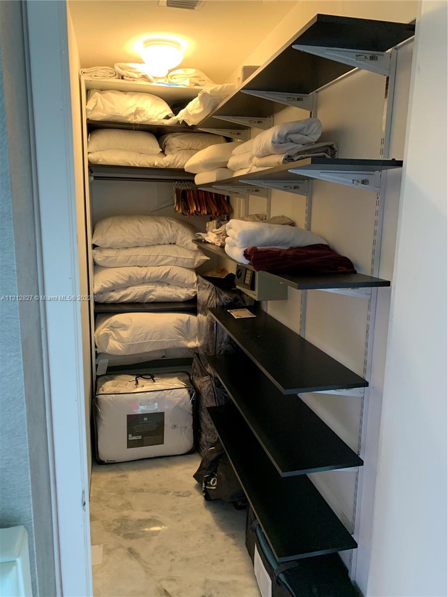 Ver detalles 2403 3 / 3 1962 sq. ft. $ 2022-05-30 0 foto