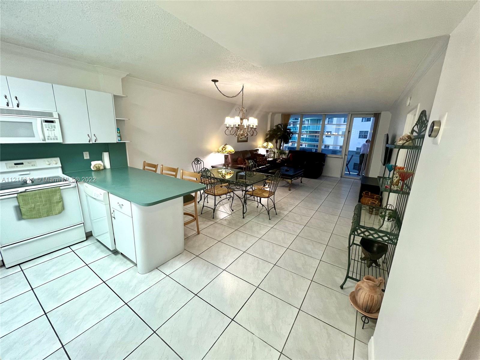 Photo of 3725 Ocean Dr #620, Hollywood, Florida, 33019 - Kitchen