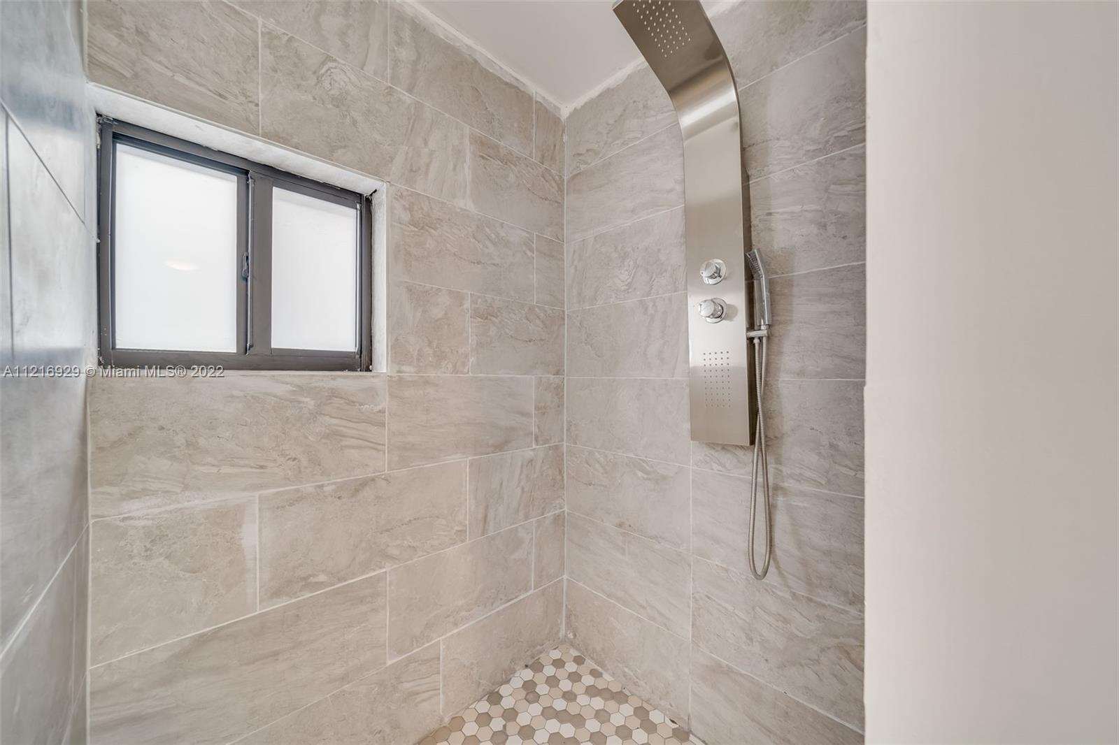 See details / sq. ft. $ 2022-11-11 0 Photo