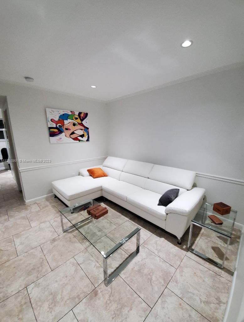 See details / 1215 sq. ft. $ 2022-06-03 0 Photo