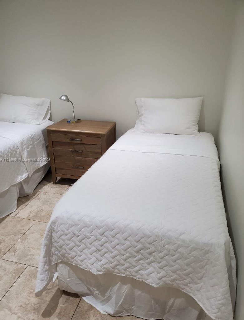 See details / 1215 sq. ft. $ 2022-06-03 0 Photo