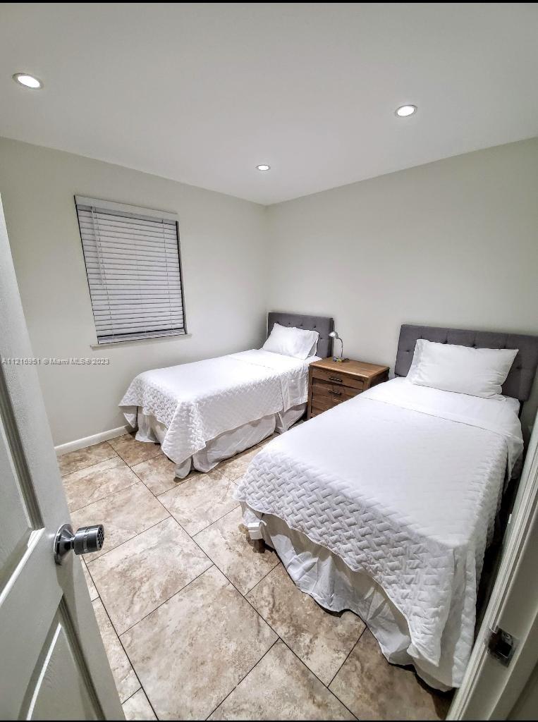 See details / 1215 sq. ft. $ 2022-06-03 0 Photo