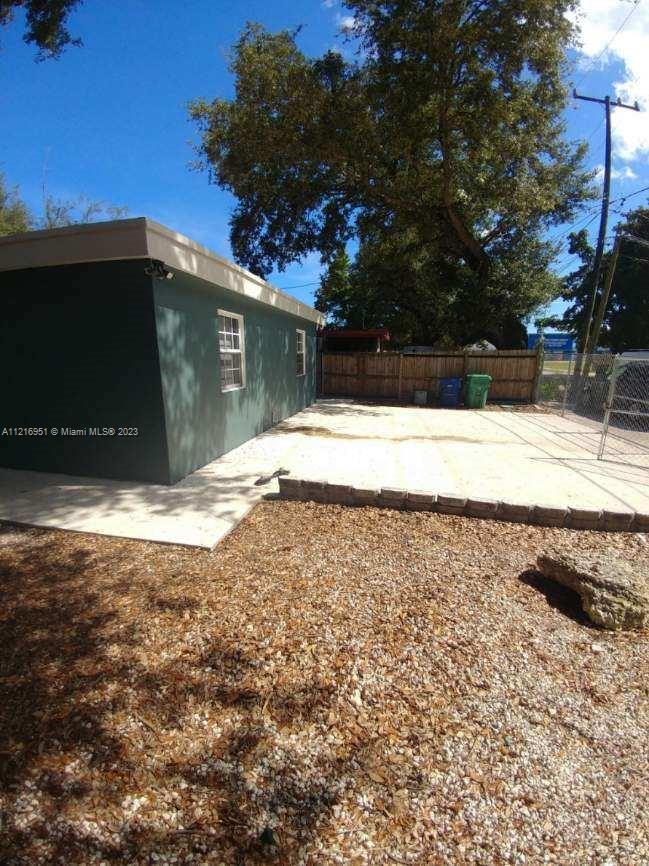 See details / 1215 sq. ft. $ 2022-06-03 0 Photo