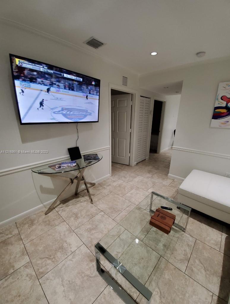 See details / 1215 sq. ft. $ 2022-06-03 0 Photo