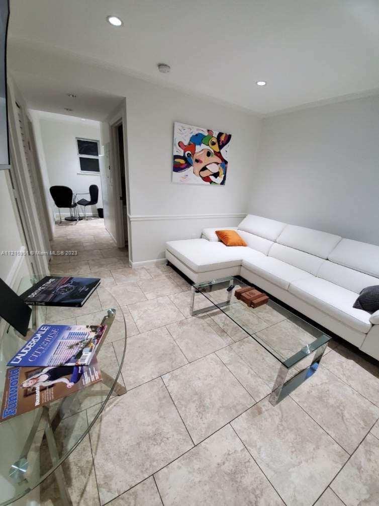 See details / 1215 sq. ft. $ 2022-06-03 0 Photo