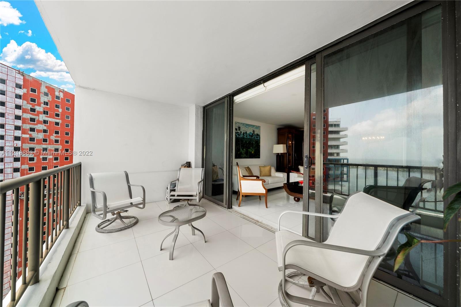 Ver detalles 1803 2 / 3 2005 sq. ft. $ 2022-10-26 0 foto