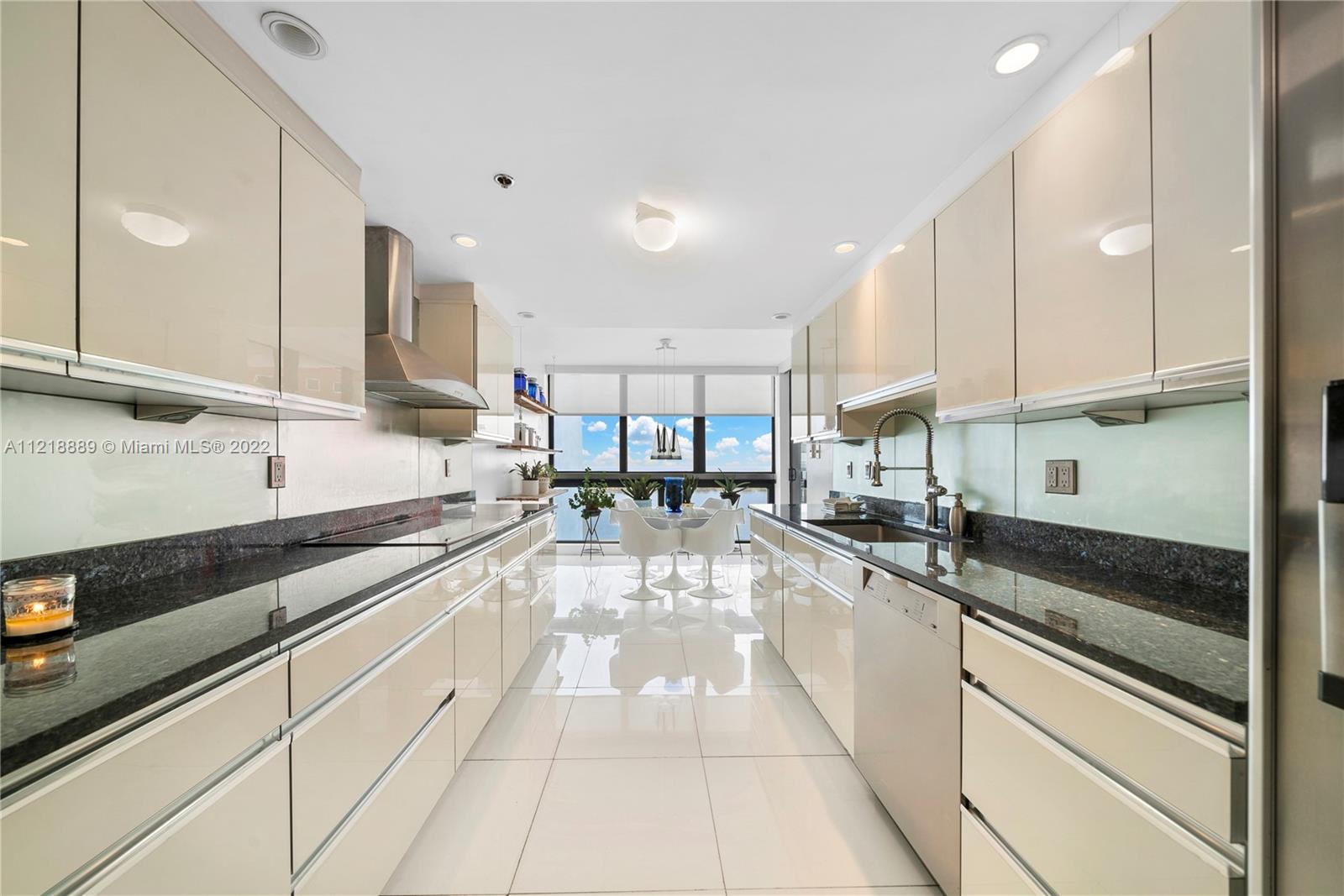 Ver detalles 1803 2 / 3 2005 sq. ft. $ 2022-10-26 0 foto