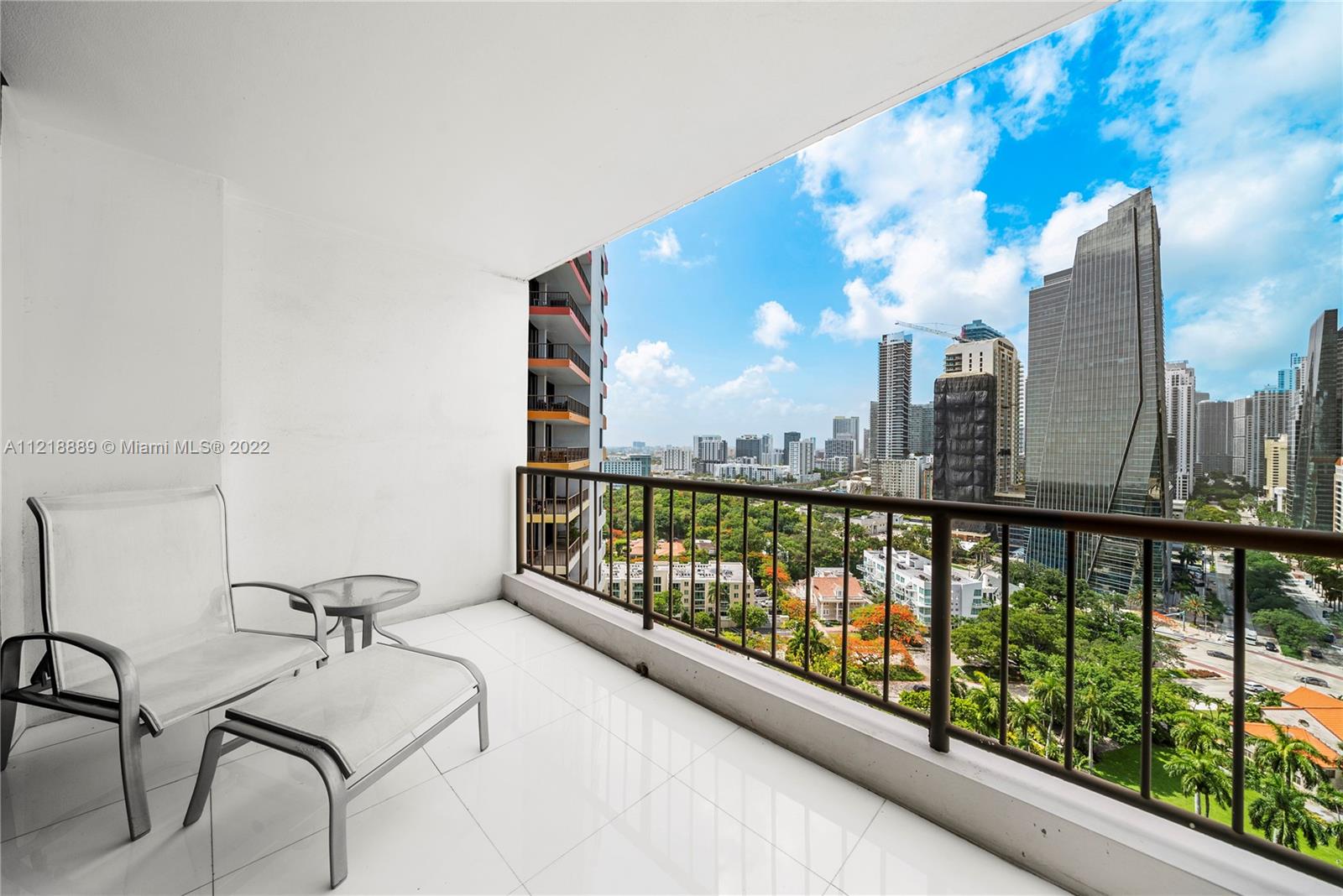 Ver detalles 1803 2 / 3 2005 sq. ft. $ 2022-10-26 0 foto