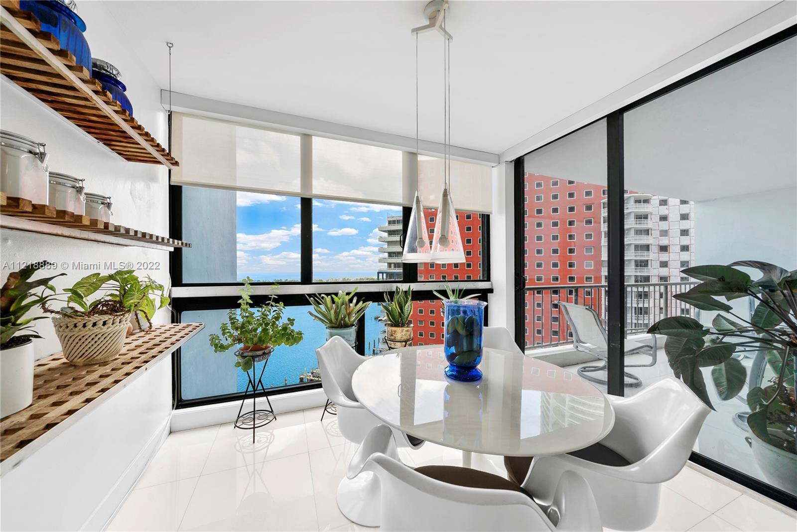 Ver detalles 1803 2 / 3 2005 sq. ft. $ 2022-10-26 0 foto