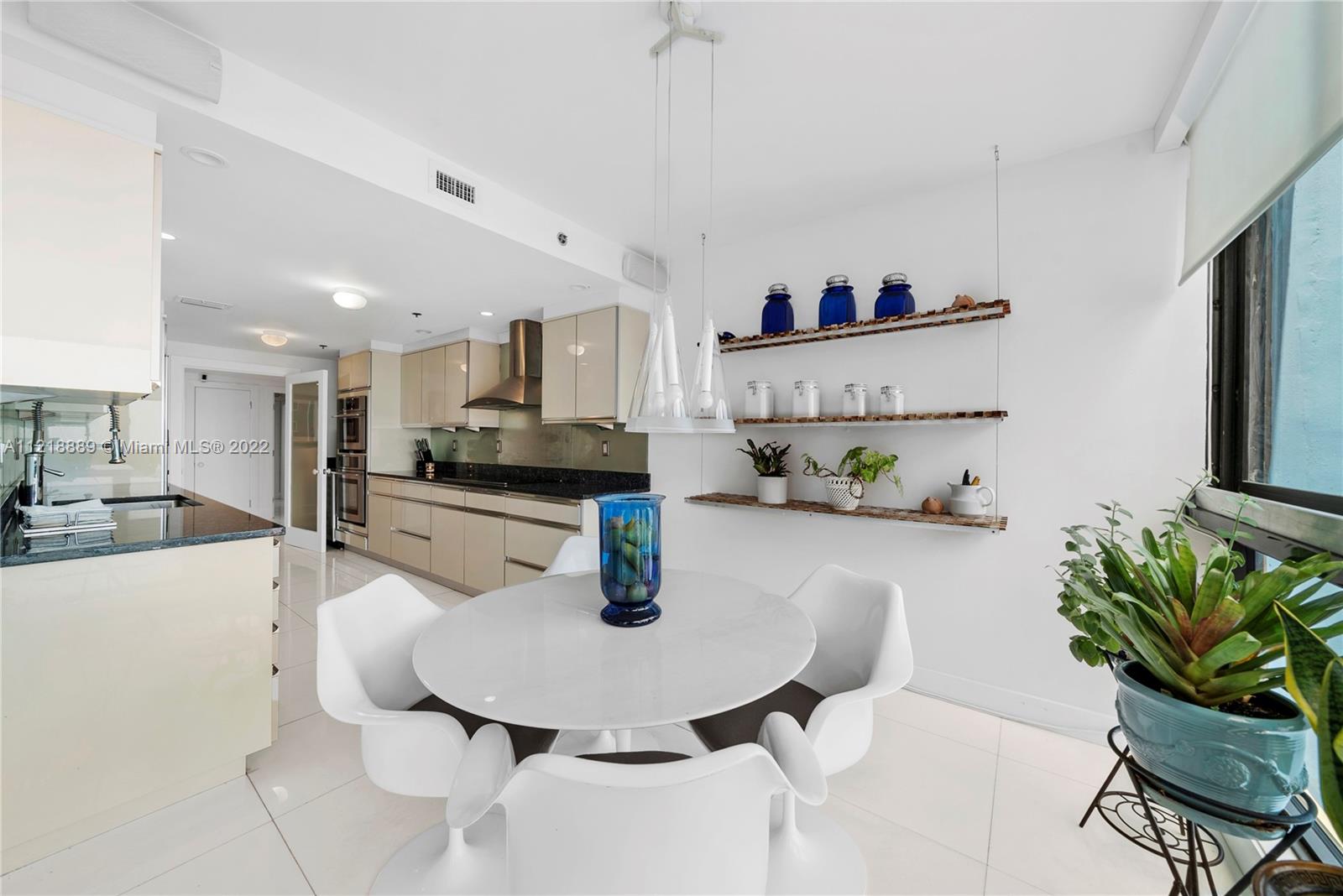 Ver detalles 1803 2 / 3 2005 sq. ft. $ 2022-10-26 0 foto