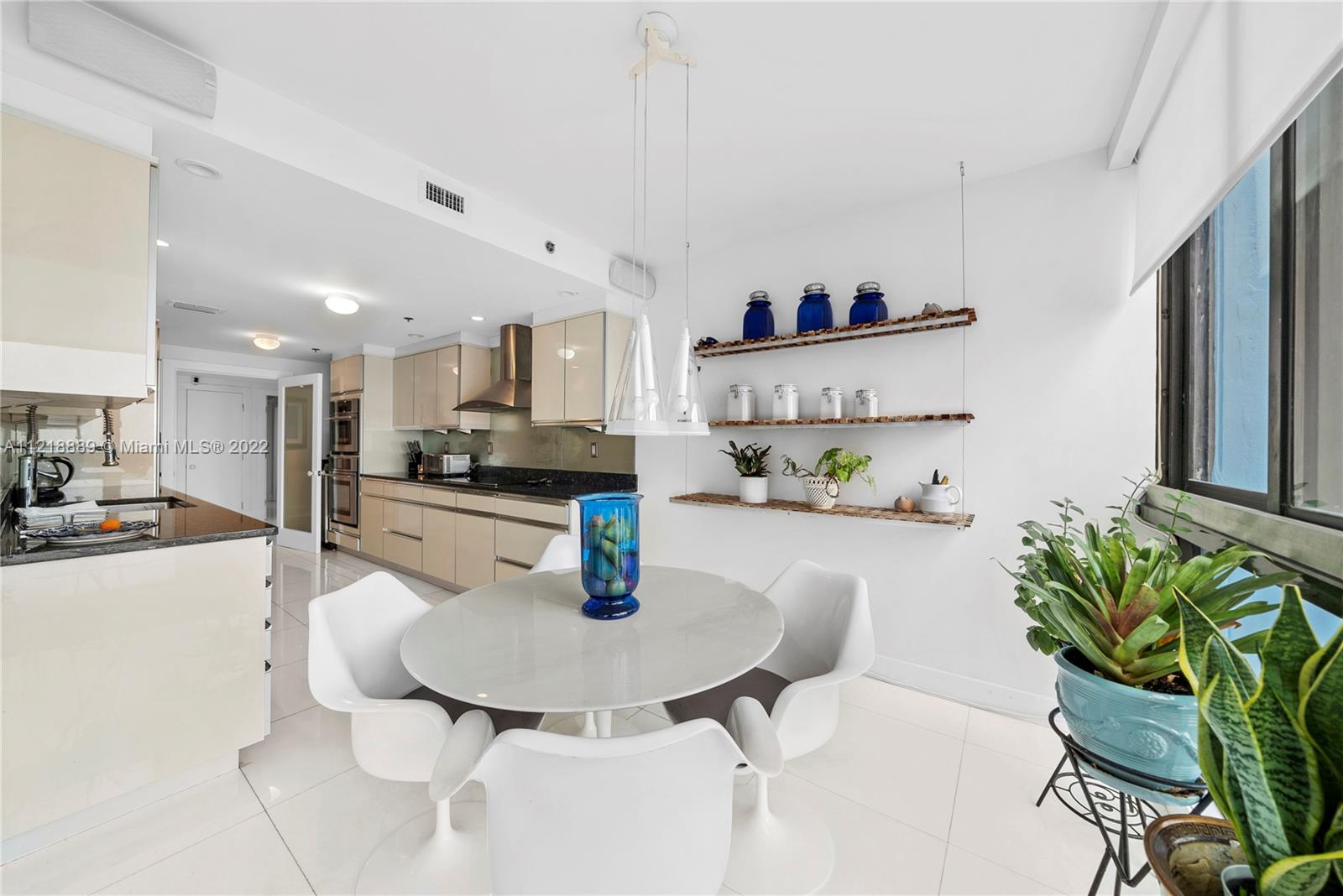 Ver detalles 1803 2 / 3 2005 sq. ft. $ 2022-10-26 0 foto