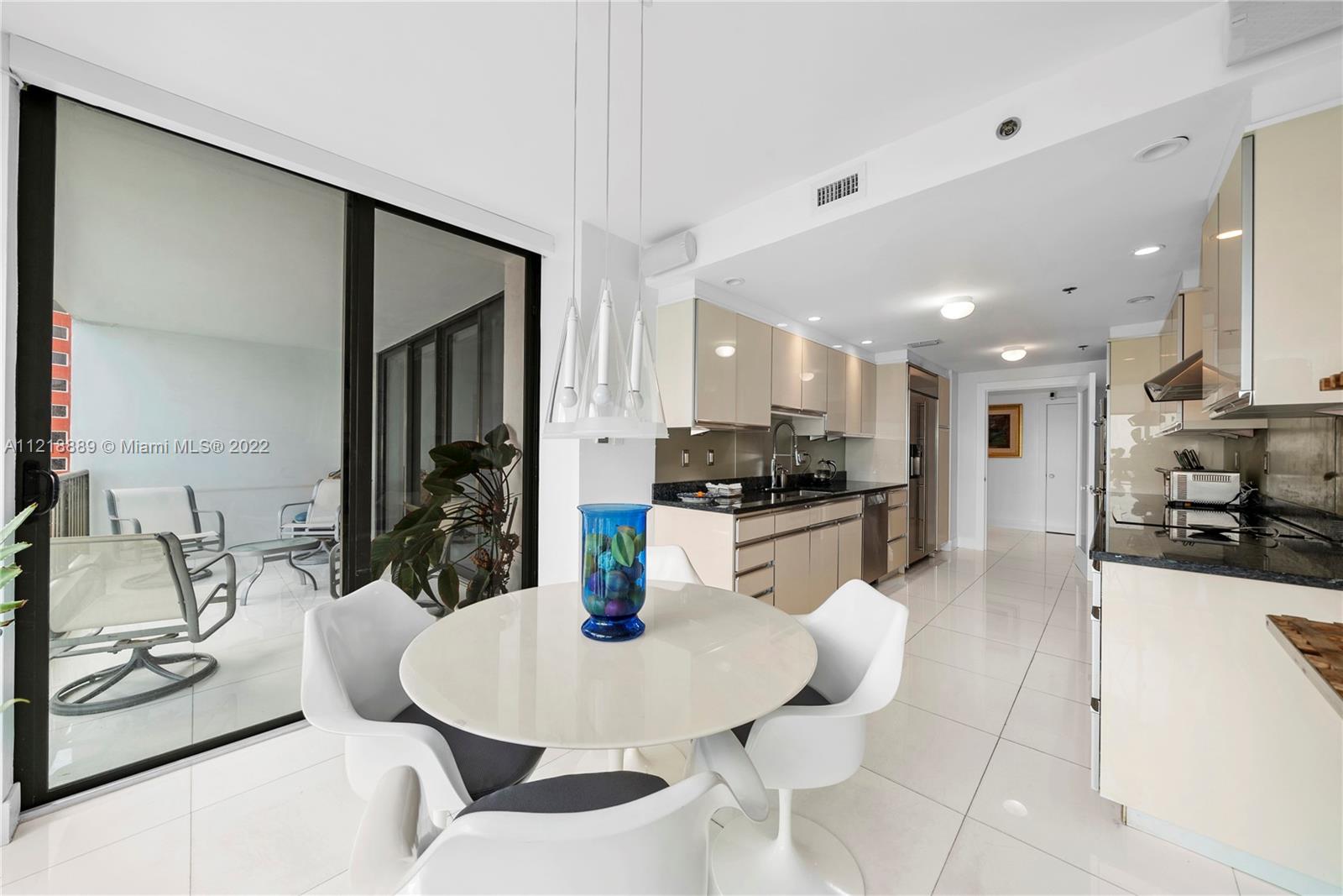 Ver detalles 1803 2 / 3 2005 sq. ft. $ 2022-10-26 0 foto