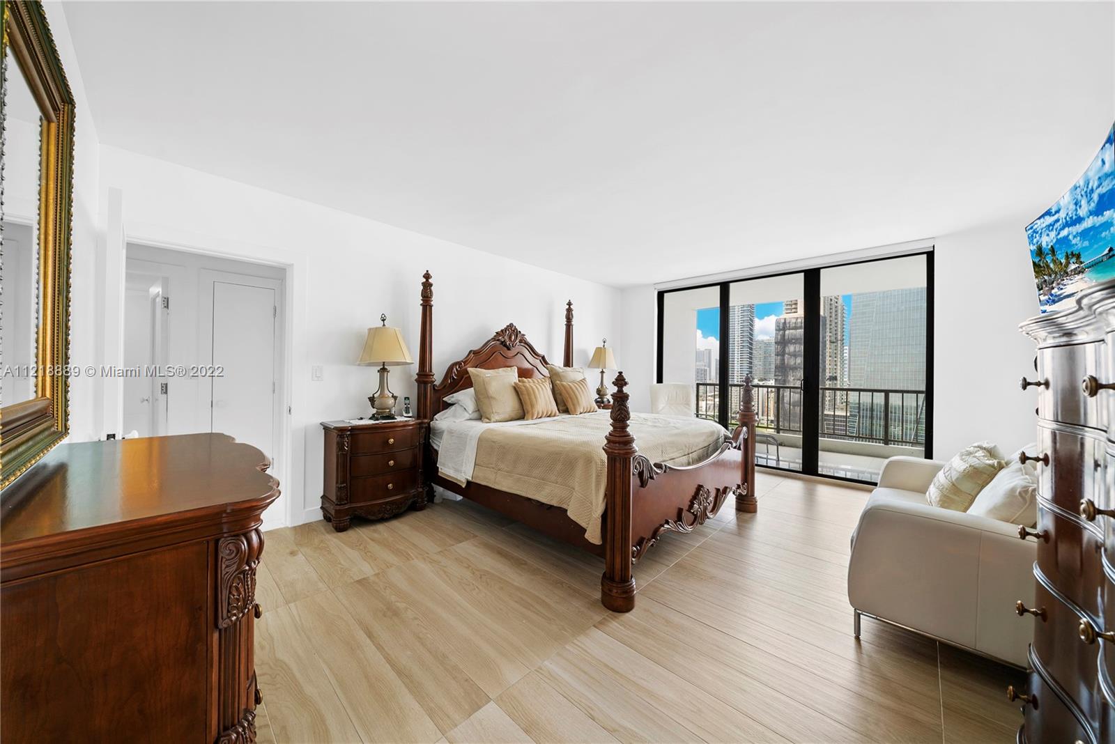 Ver detalles 1803 2 / 3 2005 sq. ft. $ 2022-10-26 0 foto