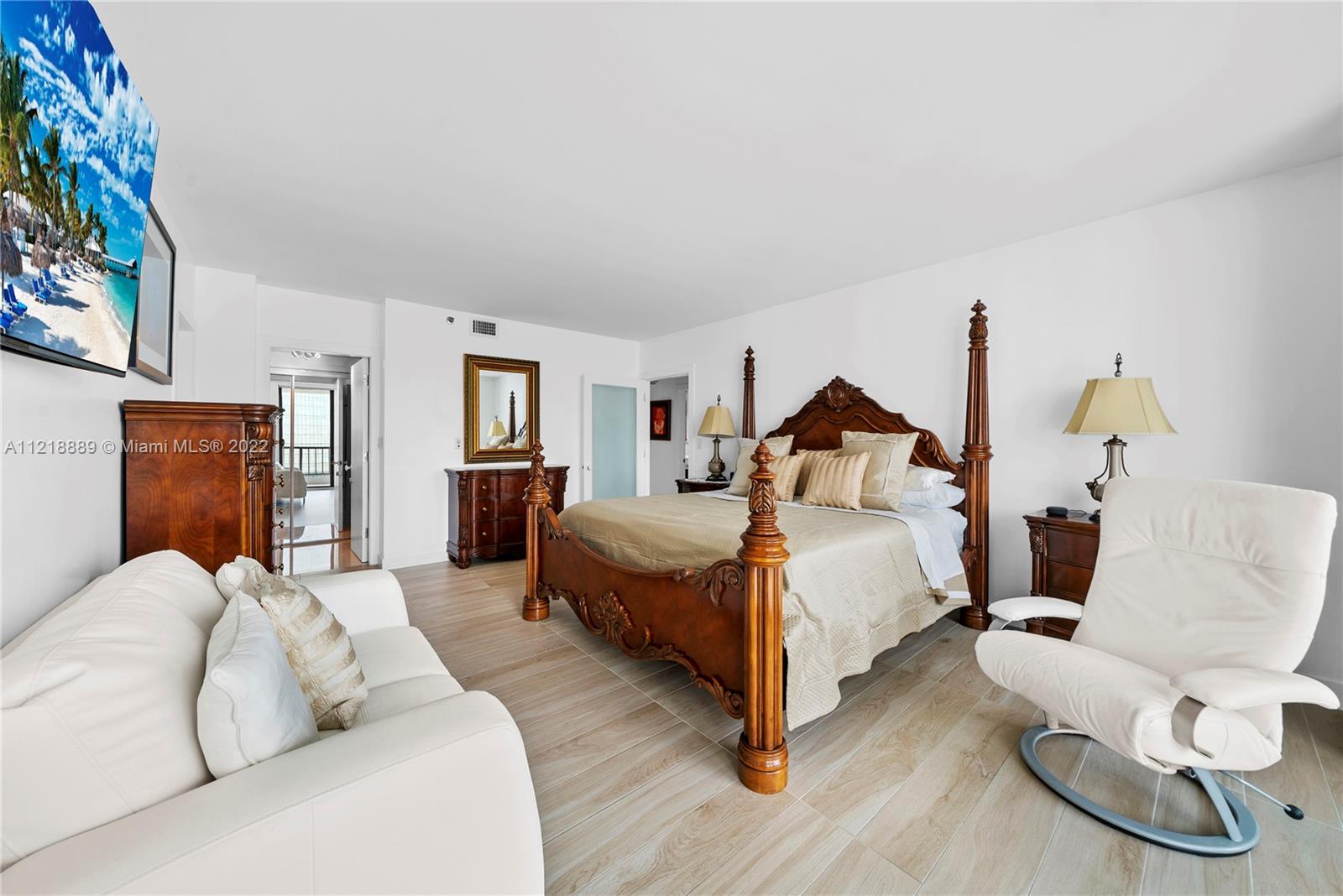 Ver detalles 1803 2 / 3 2005 sq. ft. $ 2022-10-26 0 foto