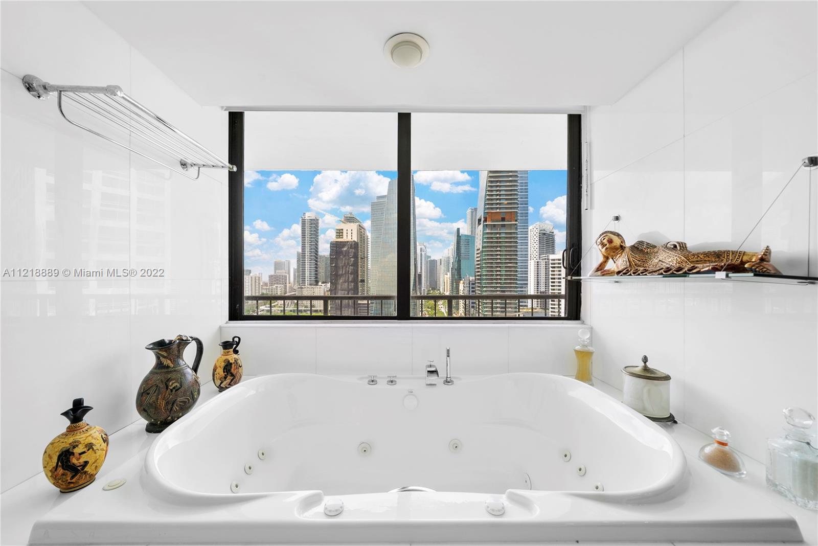 Ver detalles 1803 2 / 3 2005 sq. ft. $ 2022-10-26 0 foto
