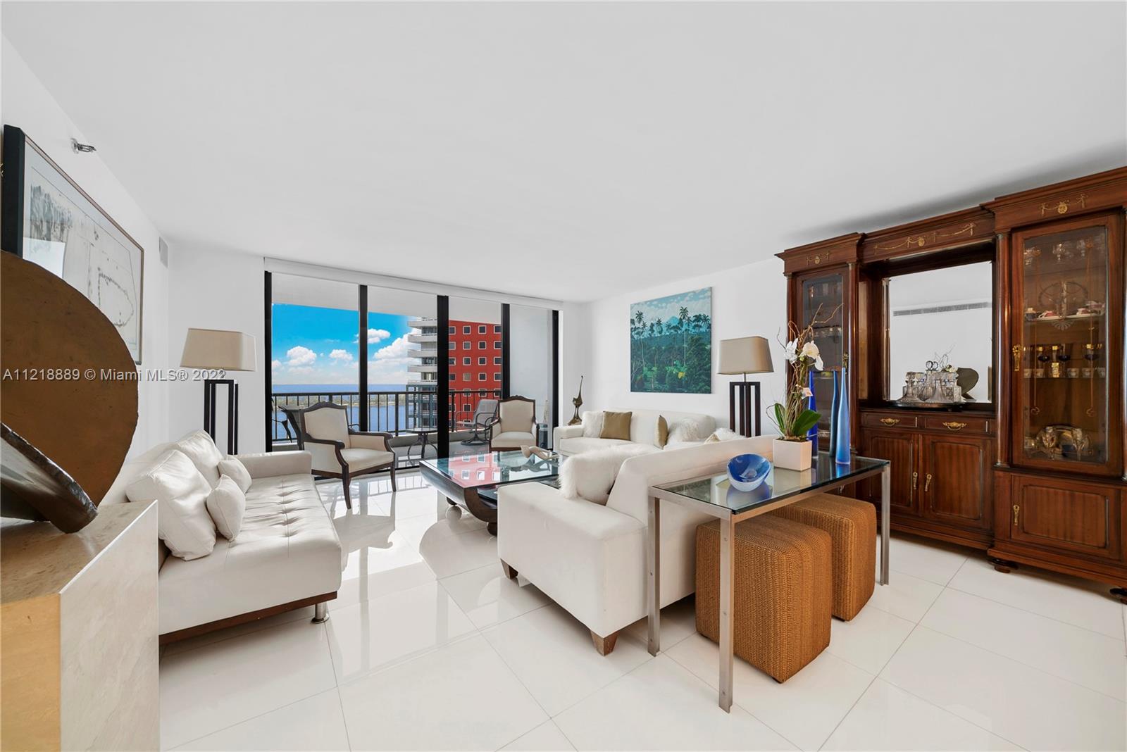 Ver detalles 1803 2 / 3 2005 sq. ft. $ 2022-10-26 0 foto