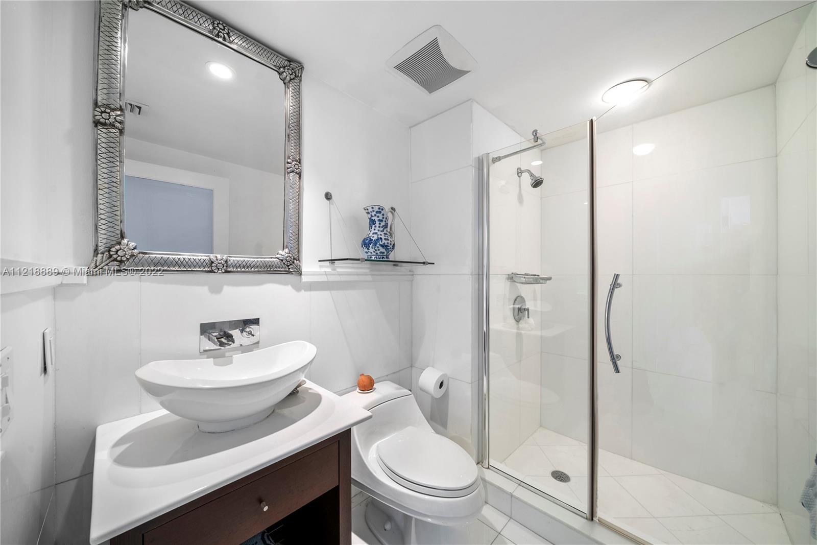 Ver detalles 1803 2 / 3 2005 sq. ft. $ 2022-10-26 0 foto