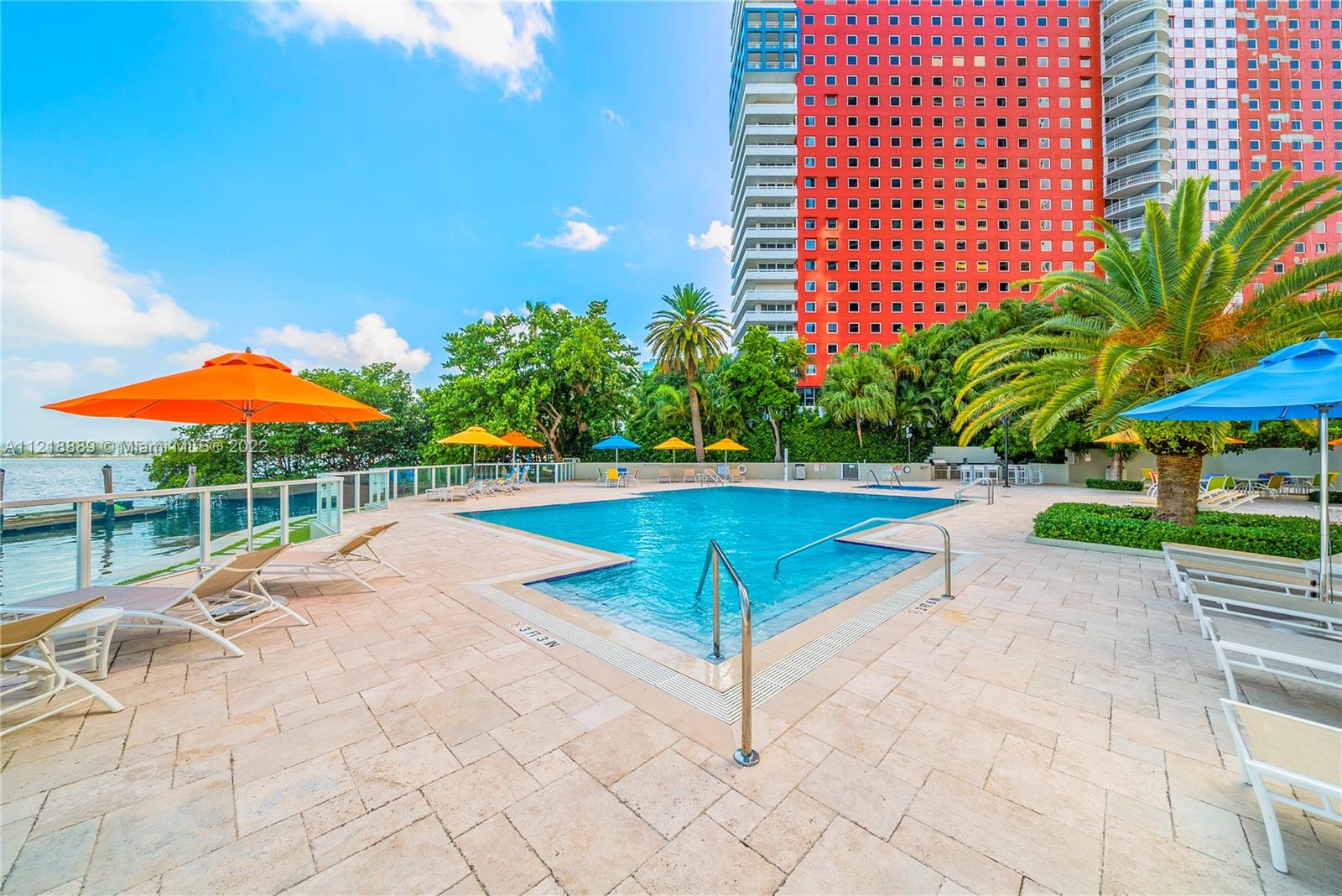 Ver detalles 1803 2 / 3 2005 sq. ft. $ 2022-10-26 0 foto