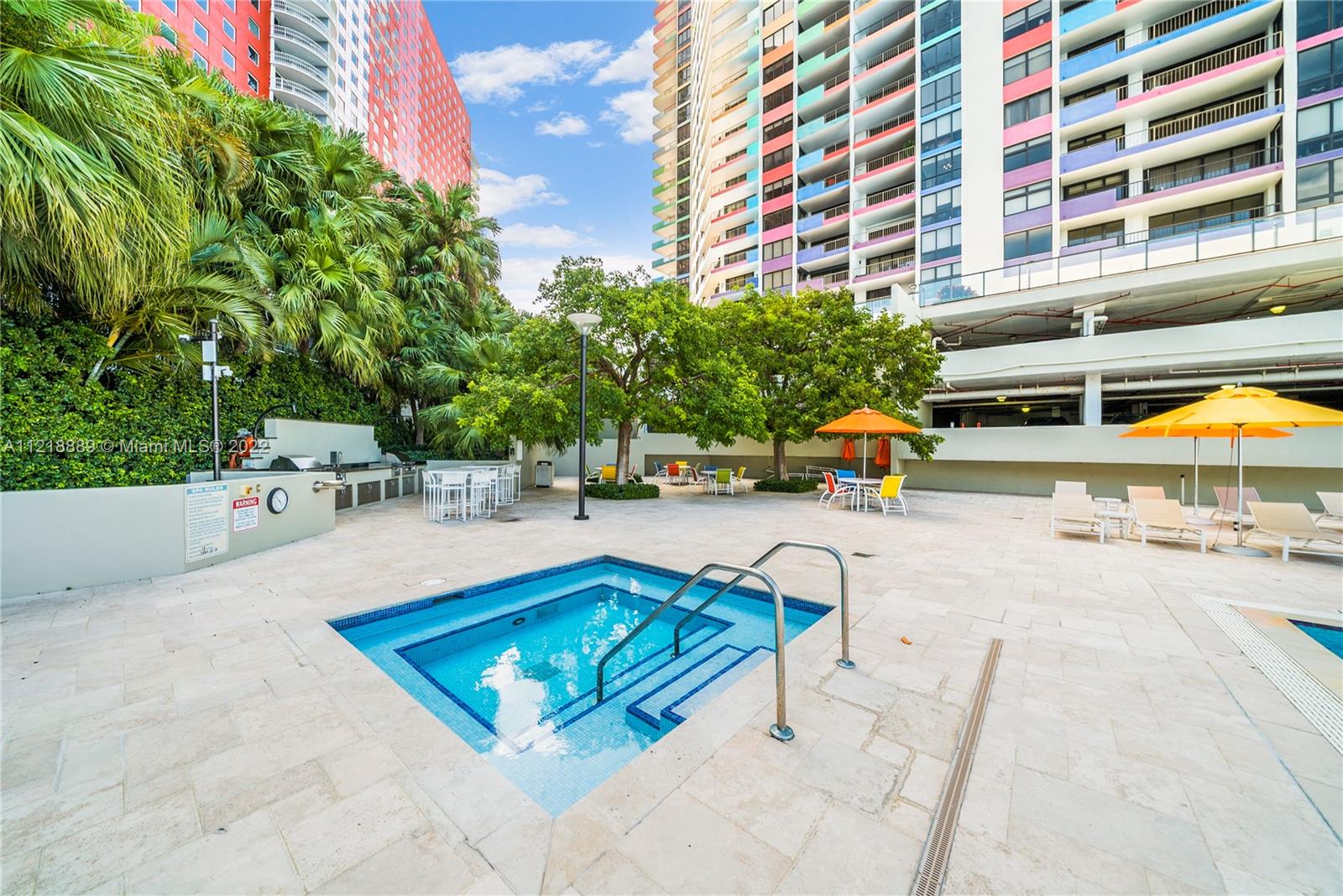Ver detalles 1803 2 / 3 2005 sq. ft. $ 2022-10-26 0 foto