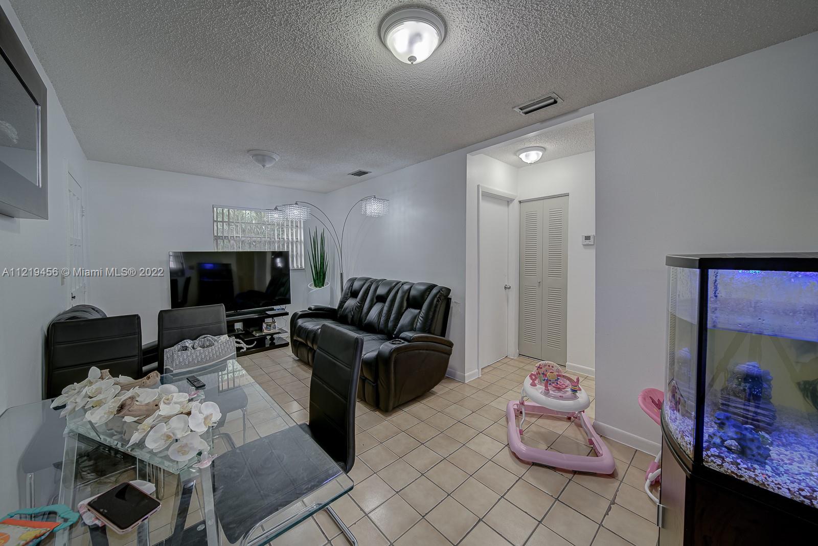 See details / sq. ft. $ 2022-08-05 0 Photo
